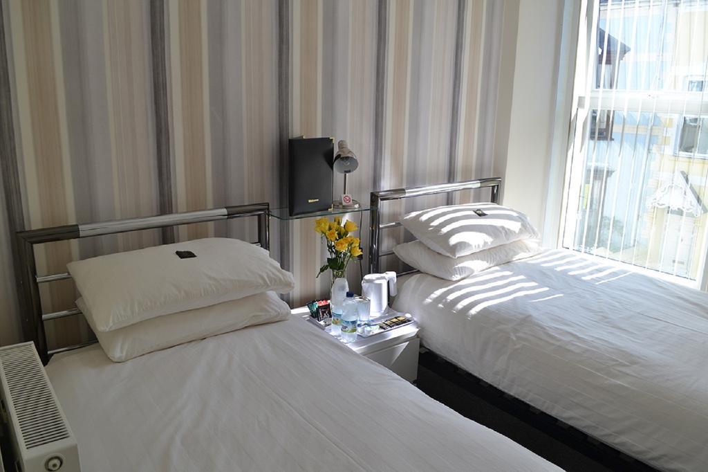 White Rose Guest House Тенби Стая снимка